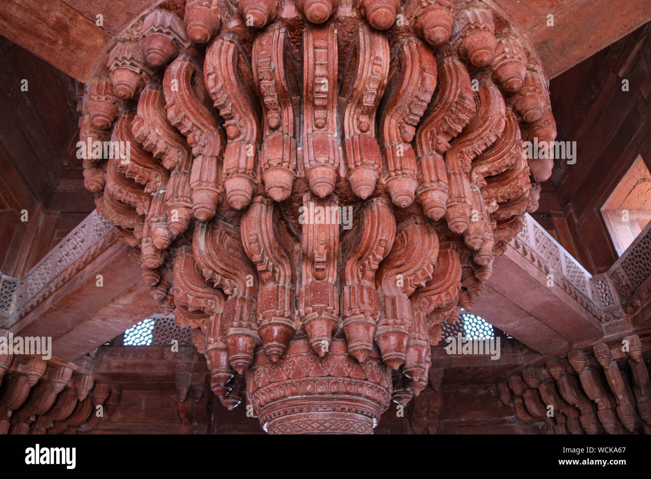 The famous central column supporting the Diwan-E-Khas (Diwan-i-khas), Fatehpur Sikri, Uttar Pradesh, India, Central Asia Stock Photo