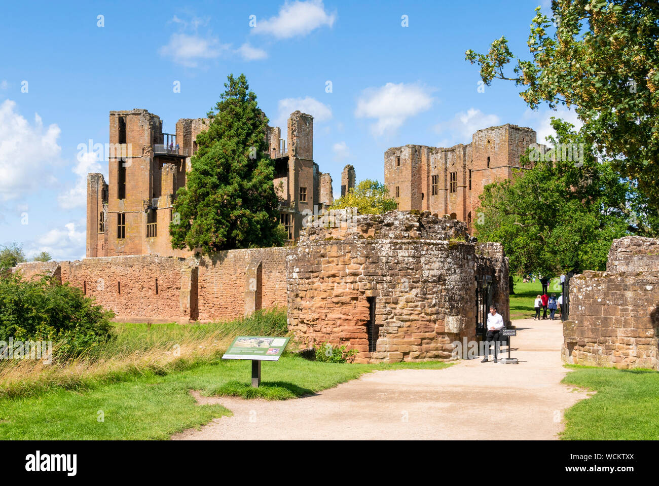 Kenilworth Castle - Entrance gate to Kenilworth Castle ruins and grounds Kenilworth Warwickshire England uk gb Europe Stock Photo