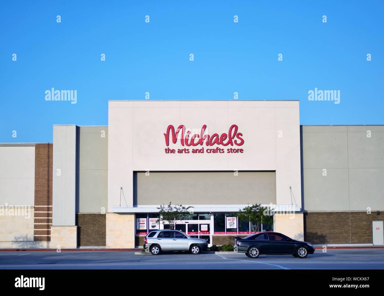 Humble, TX: Michael's arts and crafts storefront with a clear blue sky in the background. Founded in 2013 they are part of Michael's Company Inc. Stock Photo