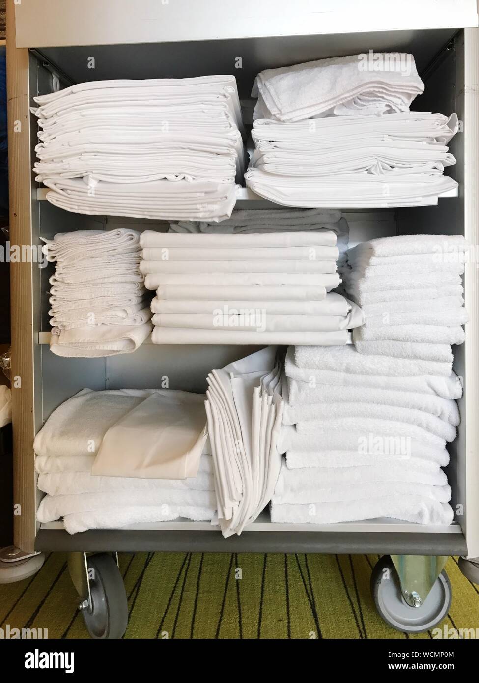 Hotel sheets hires stock photography and images Alamy