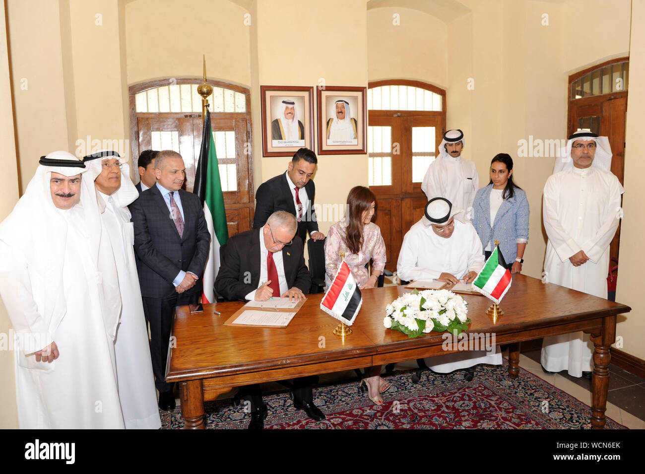 Kuwait City, Kuwait. 28th Aug, 2019. Officials of the Kuwaiti and Iraqi foreign ministries sign contract of returning books to Kuwait at a handover ceremony, in Kuwait City, Kuwait, on Aug. 28, 2019. Iraq handed over on Wednesday 42,000 books to Kuwait which were seized by Iraqi side during the Iraqi invasion of Kuwait. Credit: Ghazy Qaffaf/Xinhua Stock Photo