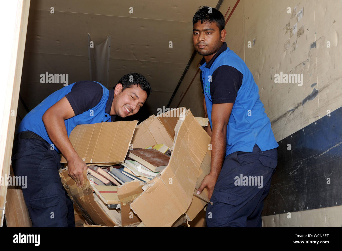 Kuwait City, Kuwait. 28th Aug, 2019. Workers transport books to a truck during a handover ceremony in Kuwait City, Kuwait, on Aug. 28, 2019. Iraq handed over on Wednesday 42,000 books to Kuwait which were seized by Iraqi side during the Iraqi invasion of Kuwait. Credit: Ghazy Qaffaf/Xinhua Stock Photo