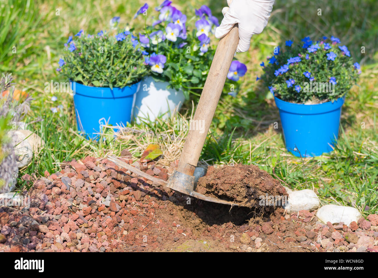 Hand digging hi-res stock photography and images - Alamy