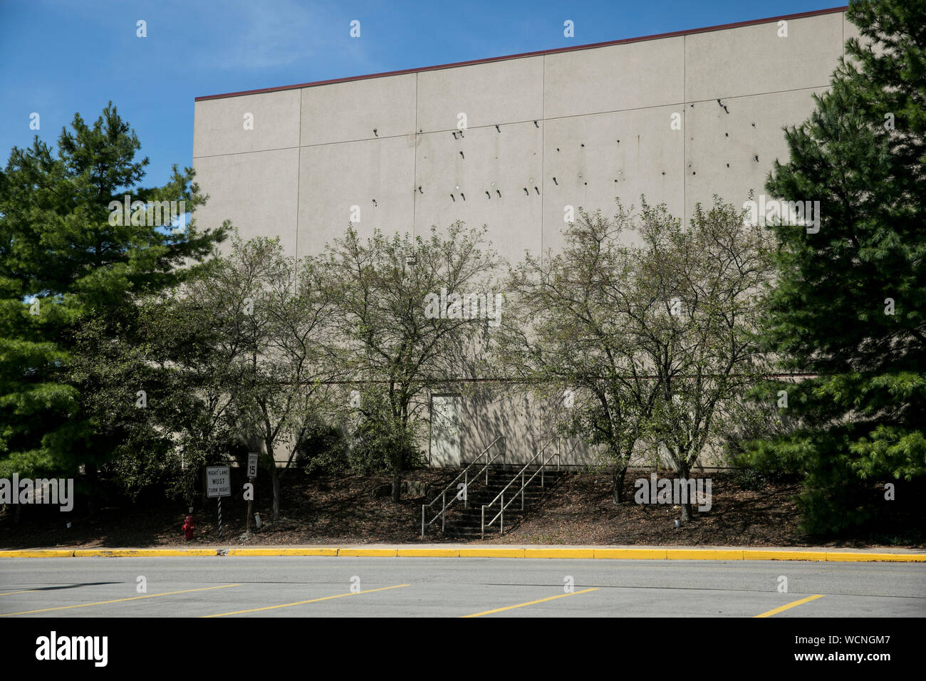 Dillard's dillards store logo hires stock photography and images Alamy