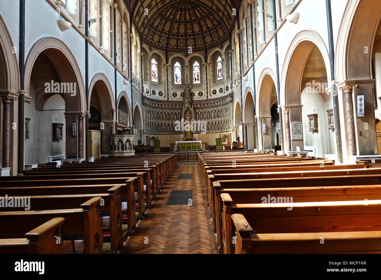 The Interior Of The Oratory A Catholic Church In Oxford Stock Photo the-interior-of-the-oratory-a-catholic-church-in-oxford-stock-photo