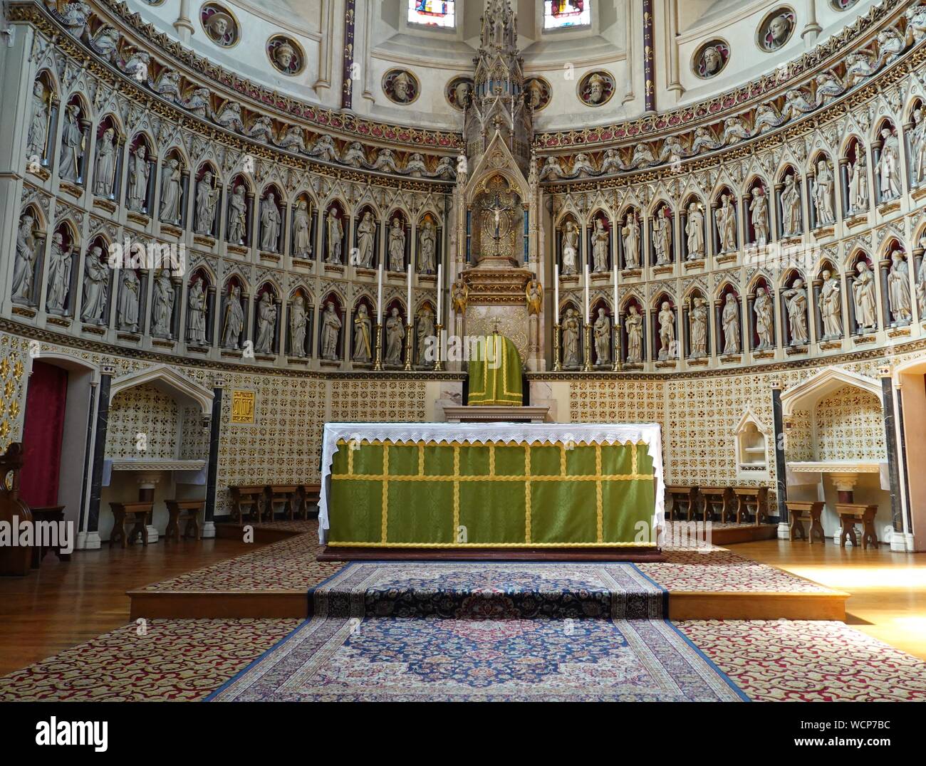The Interior Of The Oratory A Catholic Church In Oxford Stock Photo the-interior-of-the-oratory-a-catholic-church-in-oxford-stock-photo