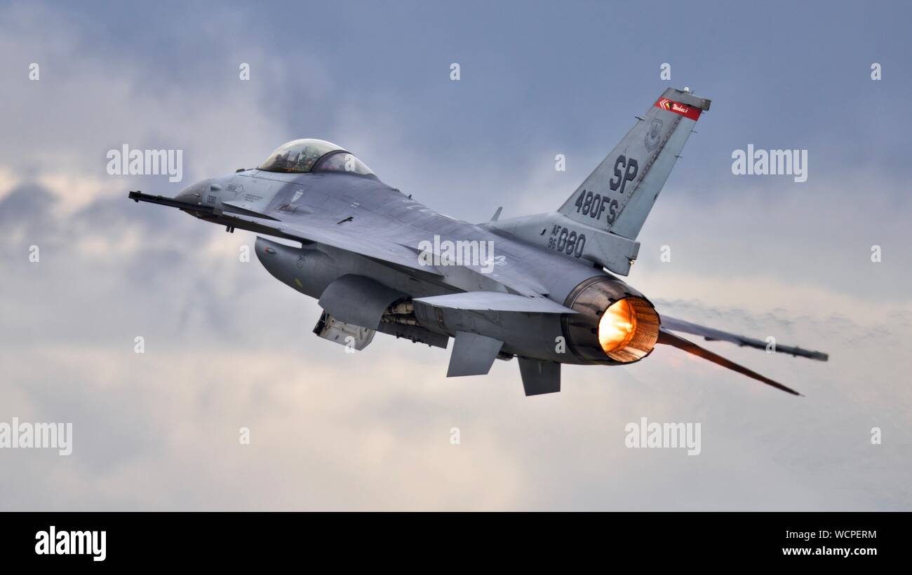 United States Air Force F-16 Viper demonstration team performing at the 2019 Royal International Air Tattoo Stock Photo