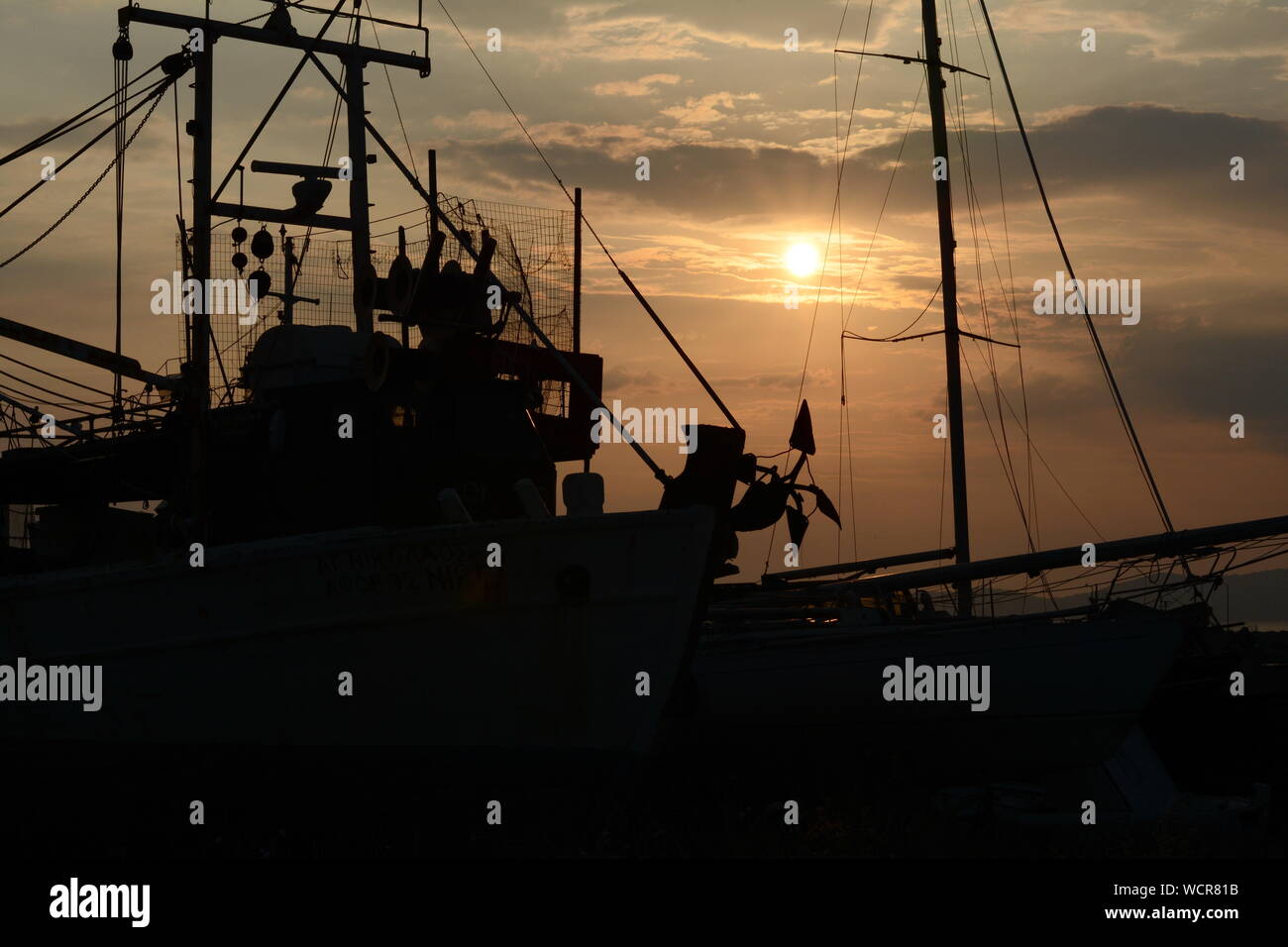 Silhouettes fishing boats at sea in sunset Stock Photo - Alamy