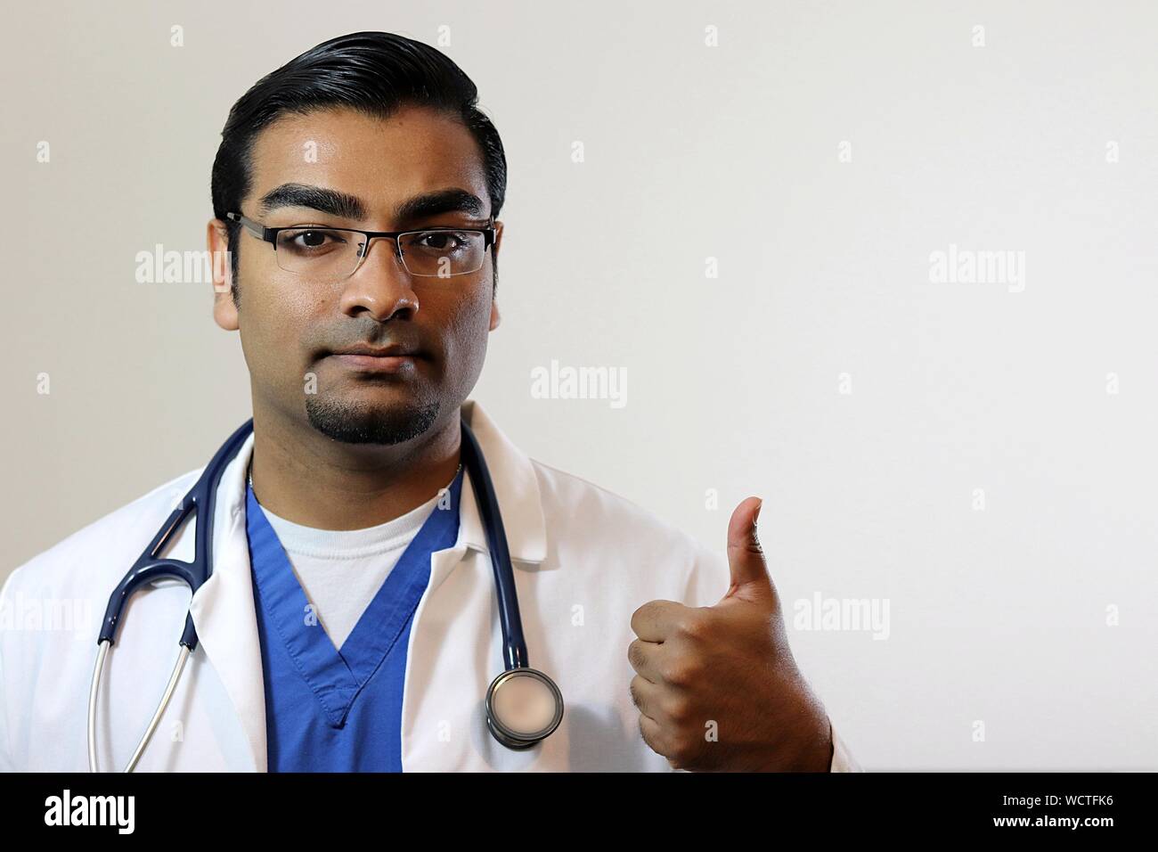 Doctor with thumbs up hi-res stock photography and images - Alamy