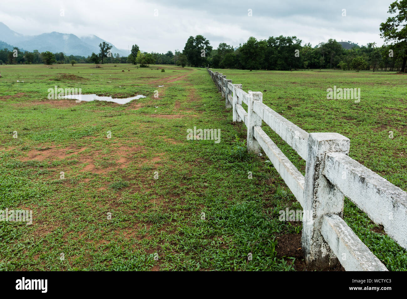 Concrete farm fence hi-res stock photography and images - Alamy