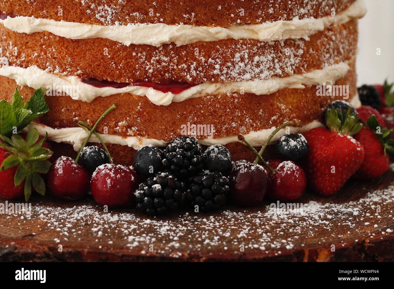 Layered fruit cake hi-res stock photography and images - Alamy