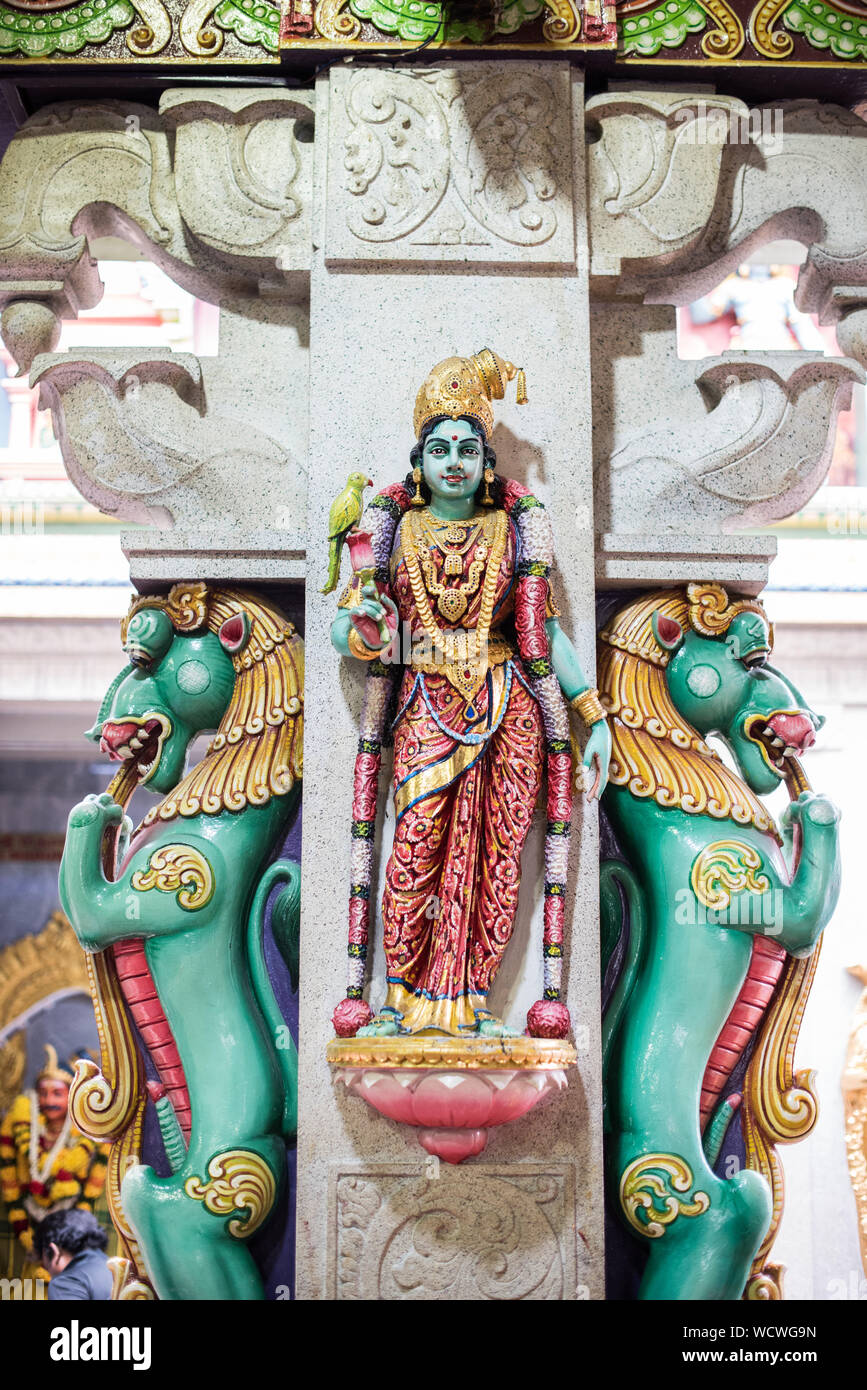 Sculpture column hires stock photography and images Alamy