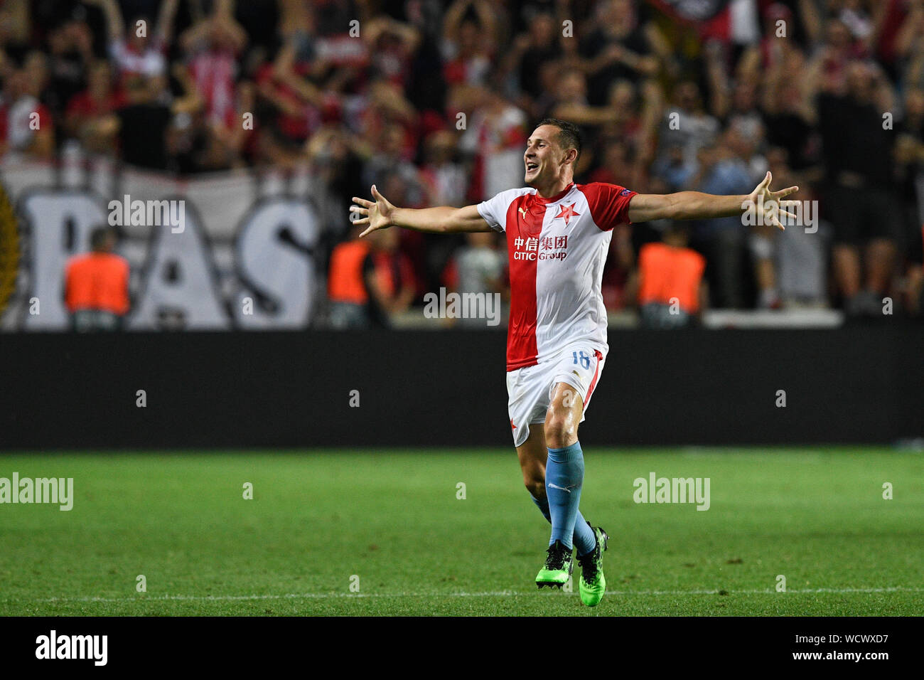 SK Slavia Prague team pose prior to the fourth round UEFA Europa League  match SK Slavia Praha vs Apoel Nikosie in Prague, Czech Republic, on  Wednesday, August 23, 2017. (CTK Photo/Michal Kamaryt