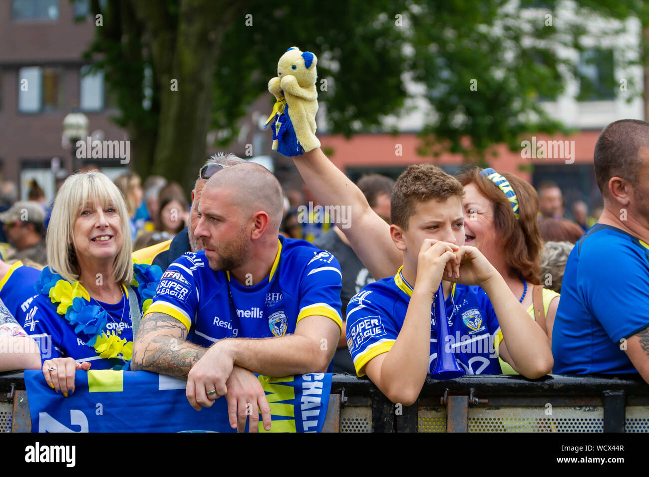 Warrington Wolves bring the Coral Challlenge Cup back home - Sooty joins the fans Stock Photo