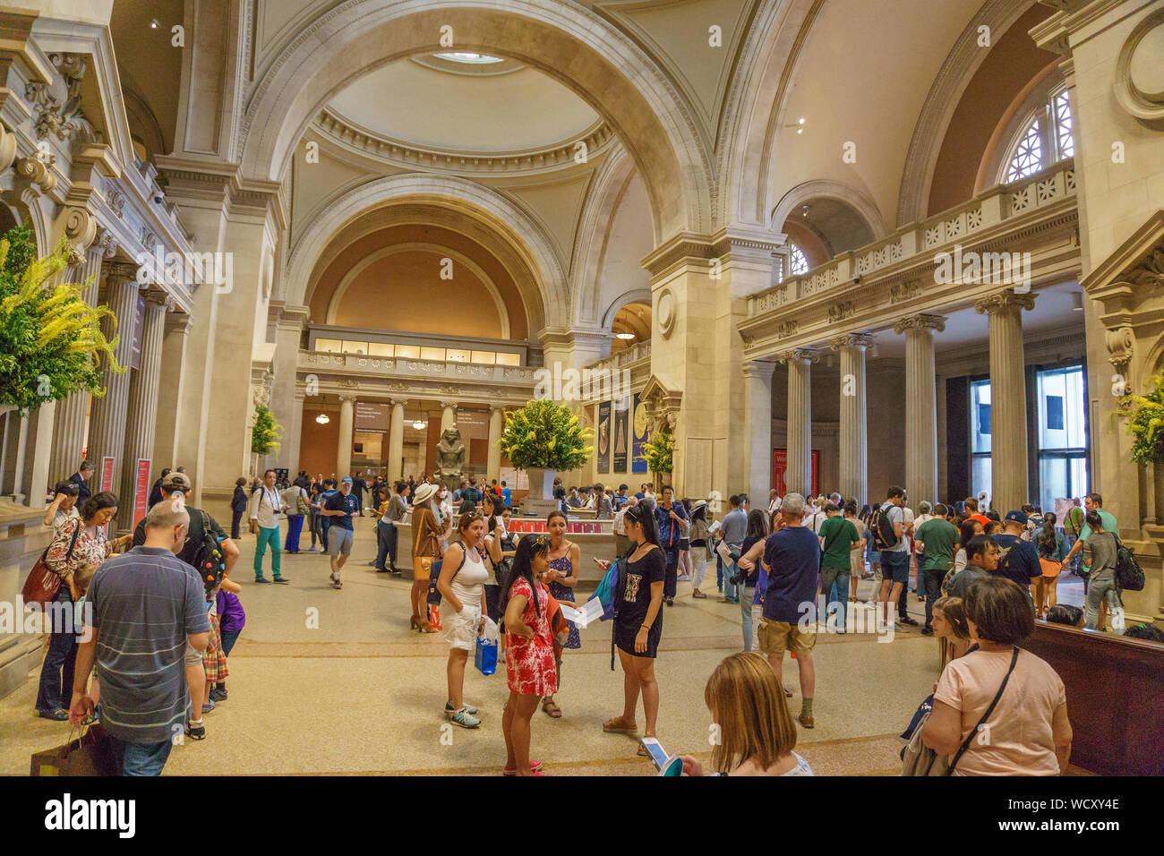 Lot Of People And Tourists Walk Inside The Metropolitan Museum Of Art The Largest Art Museum In The United States Of America Stock Photo Alamy