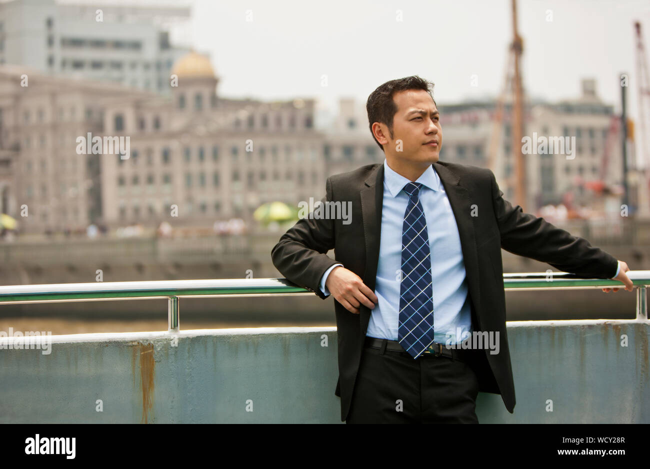 Lean Against The Railing Leaning against the railing hi-res stock photography and images - Alamy