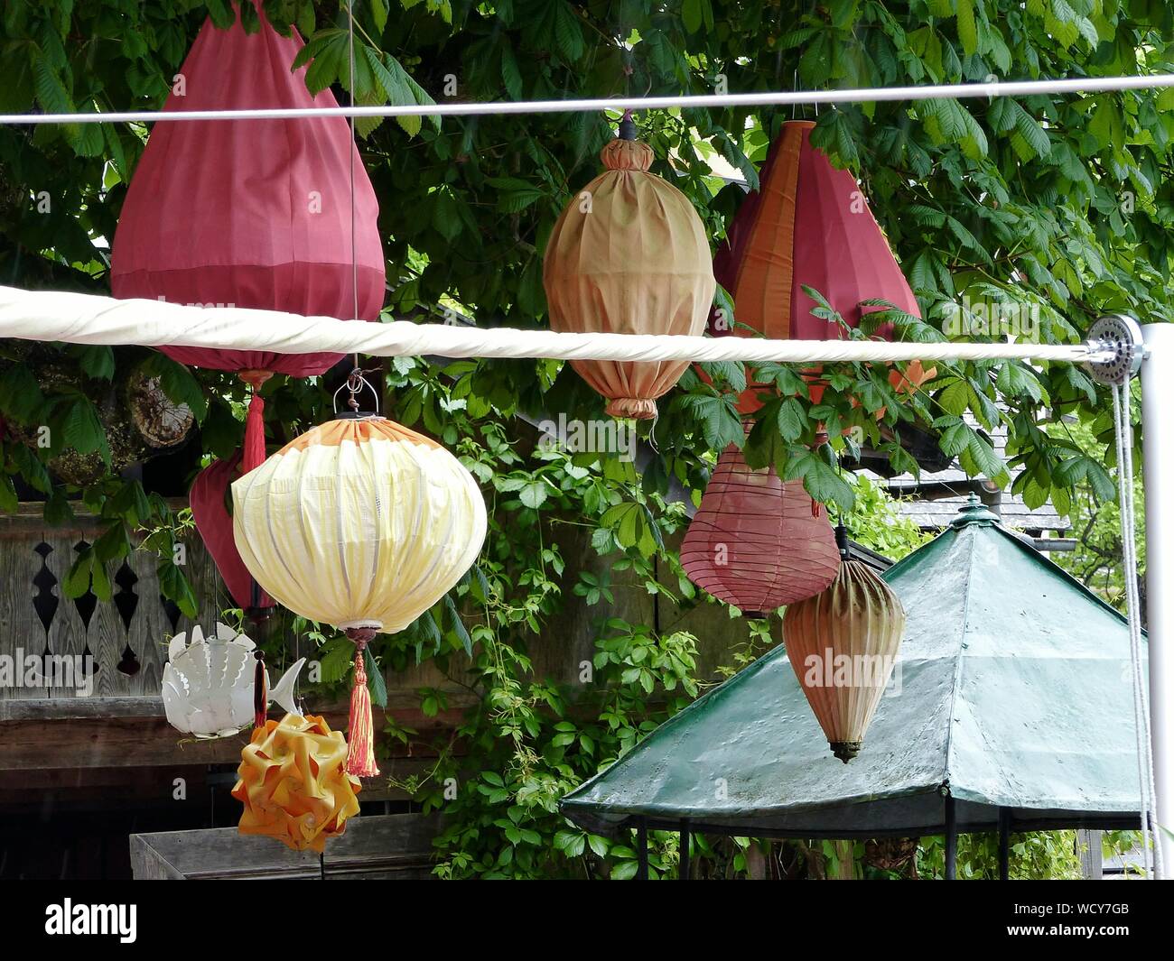 Lanterns hanging tree hires stock photography and images Alamy