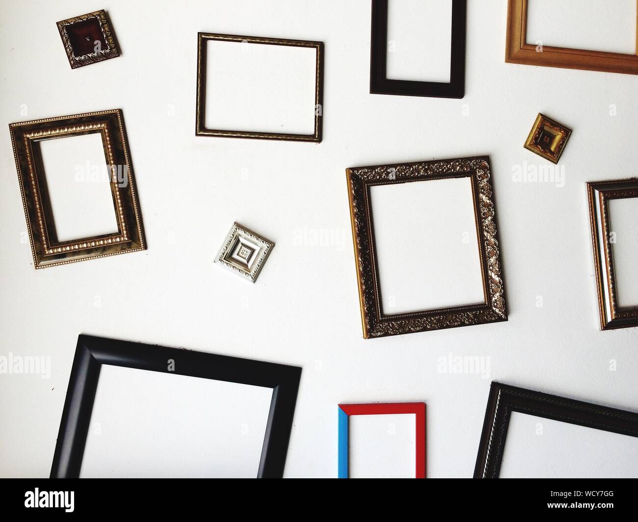 Empty picture frames wall hires stock photography and images Alamy