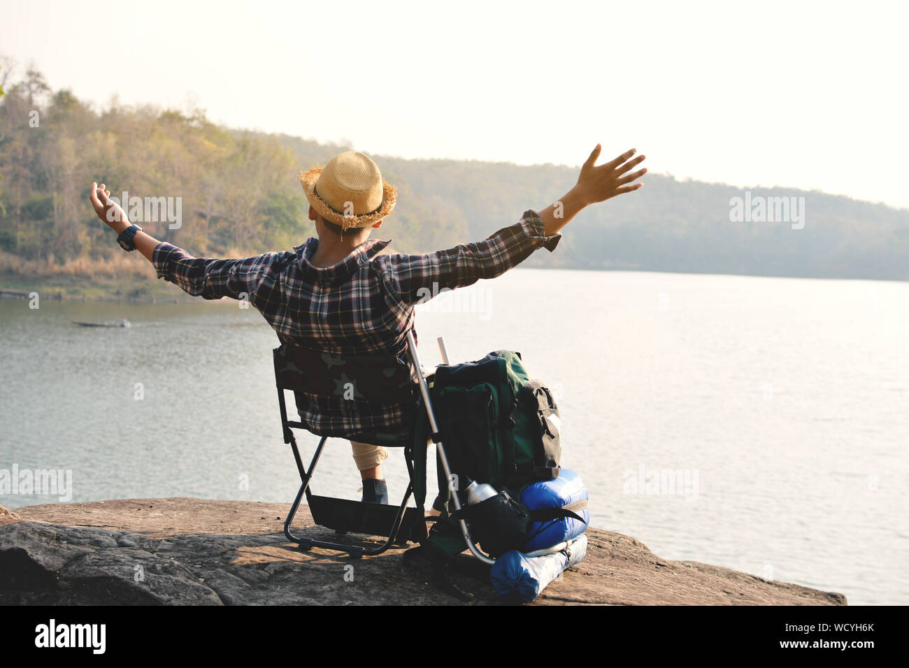 Man sitting at lake hi-res stock photography and images - Alamy