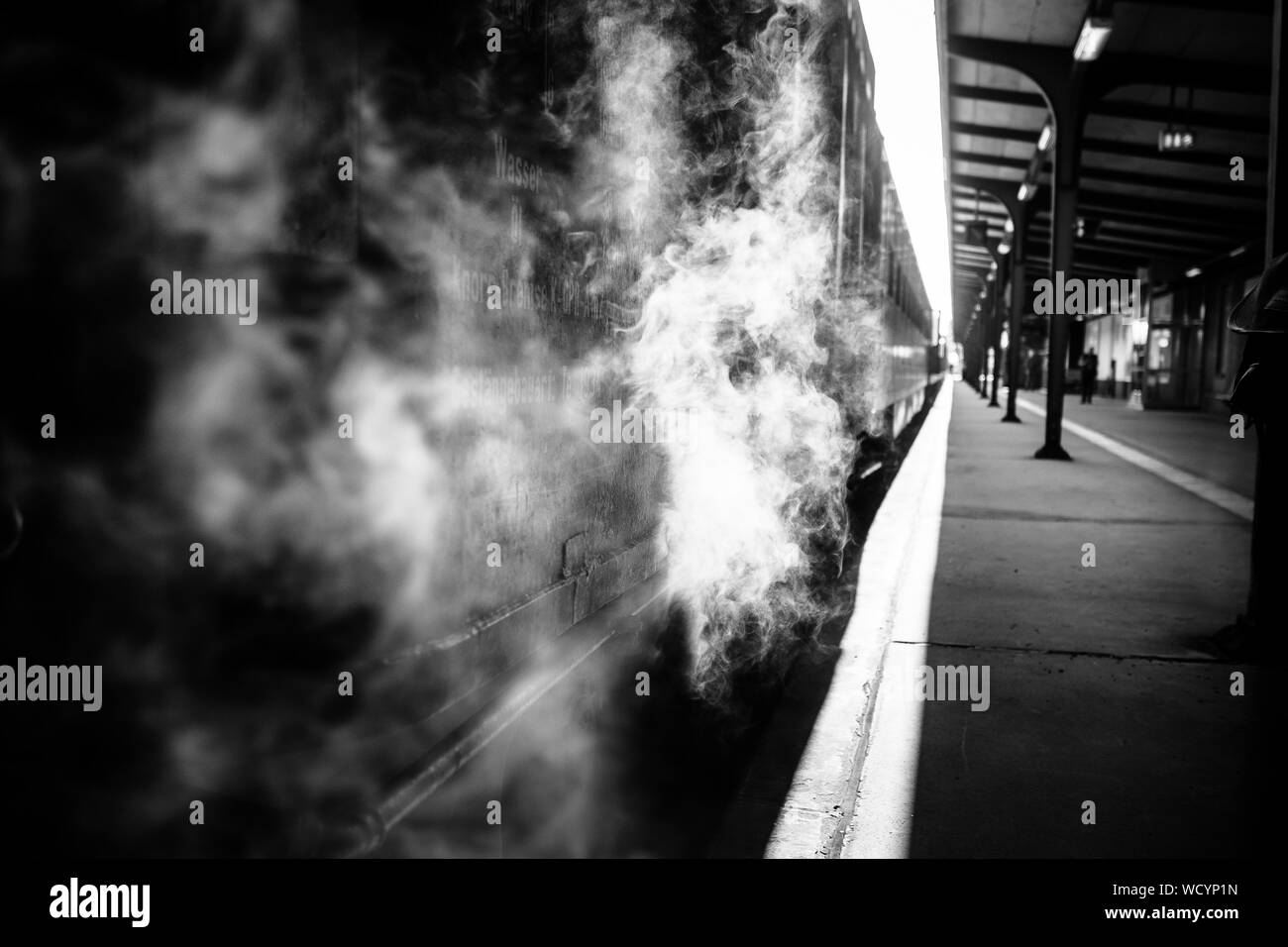 Steam train and station platform hi-res stock photography and images ...