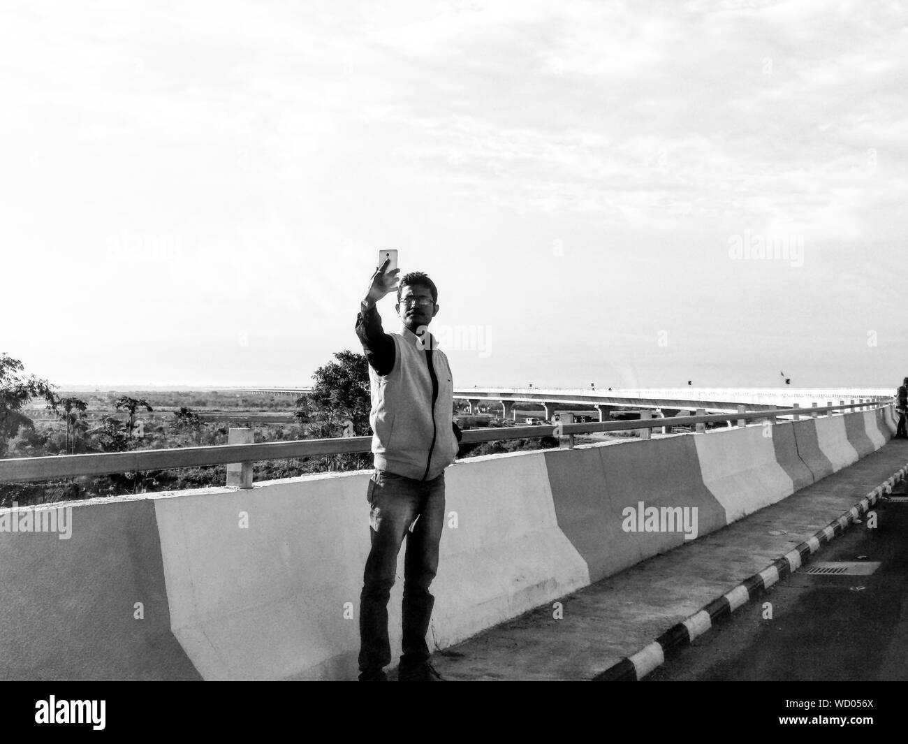 Man standing wall sidewalk hi-res stock photography and images - Alamy