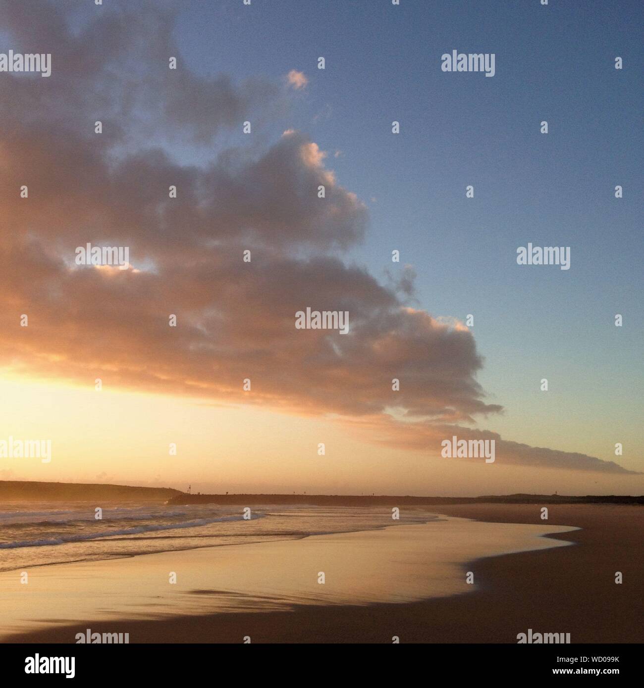 Sky sunset beach hi-res stock photography and images - Alamy