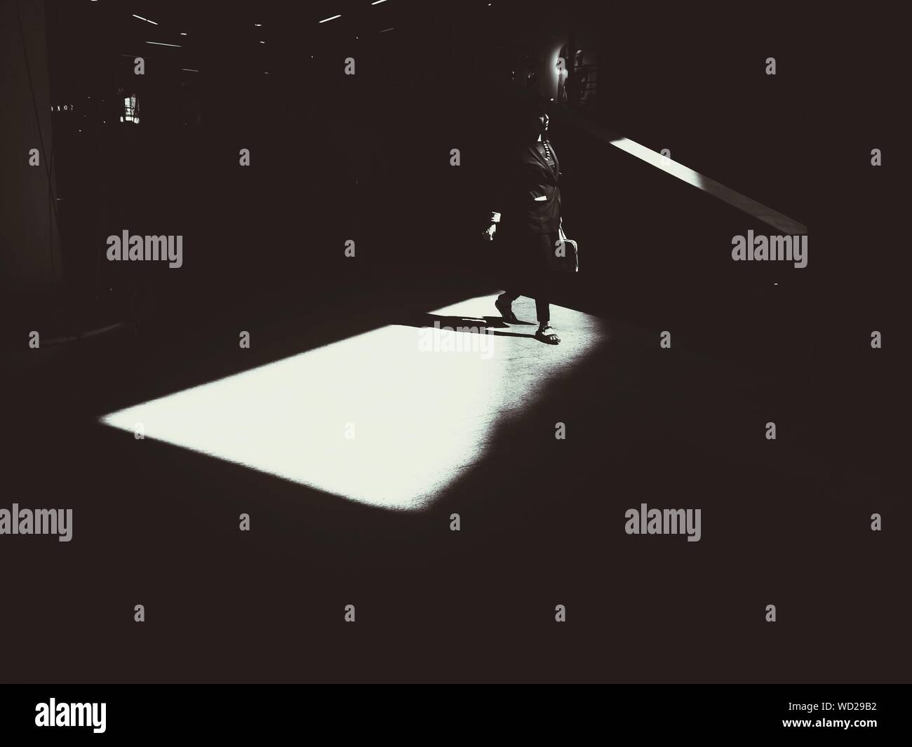 People dark room hi-res stock photography and images - Alamy