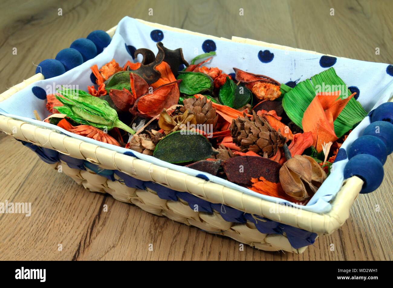 Dried flower cones hires stock photography and images Alamy