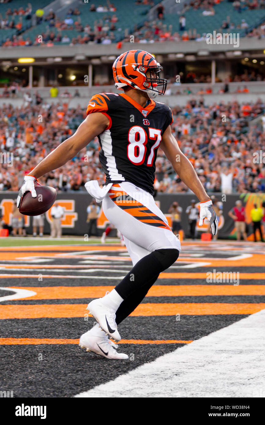 Bengals' C.J. Uzomah goes Pokémon hunting at Paul Brown Stadium