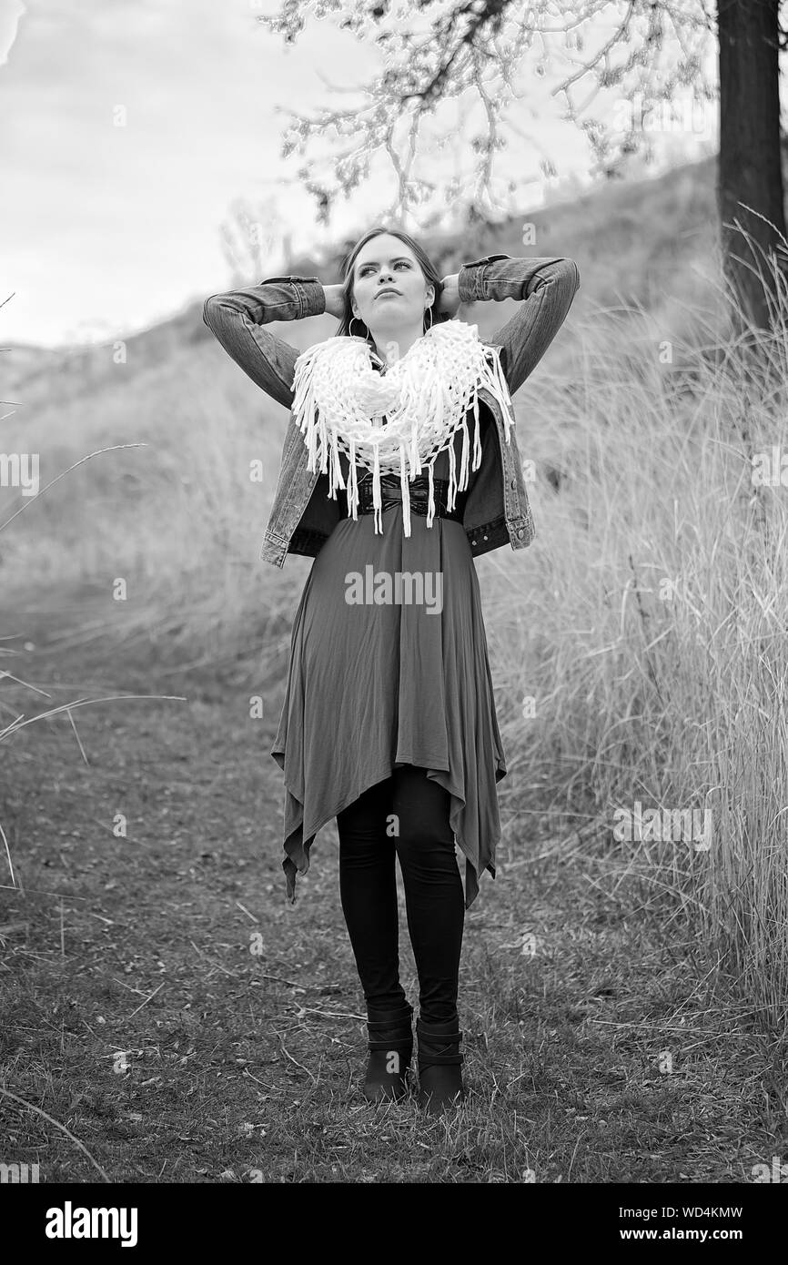 Woman hands behind head High Resolution Stock Photography and Images ...