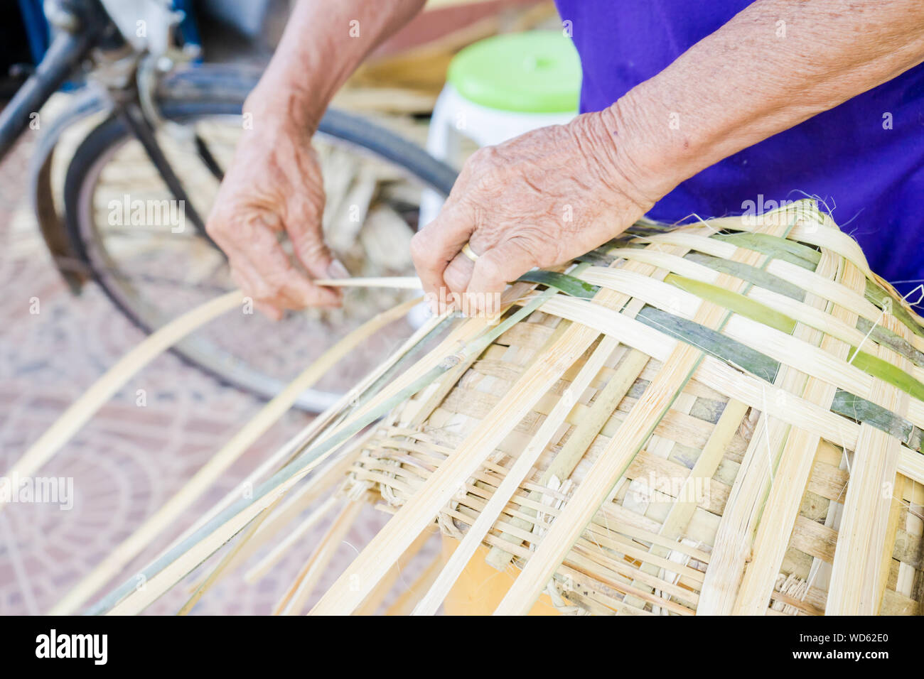 Weaving basket men hi-res stock photography and images - Alamy