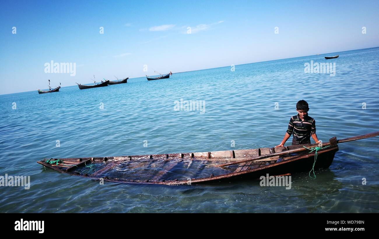 Pulling the boat hires stock photography and images Alamy