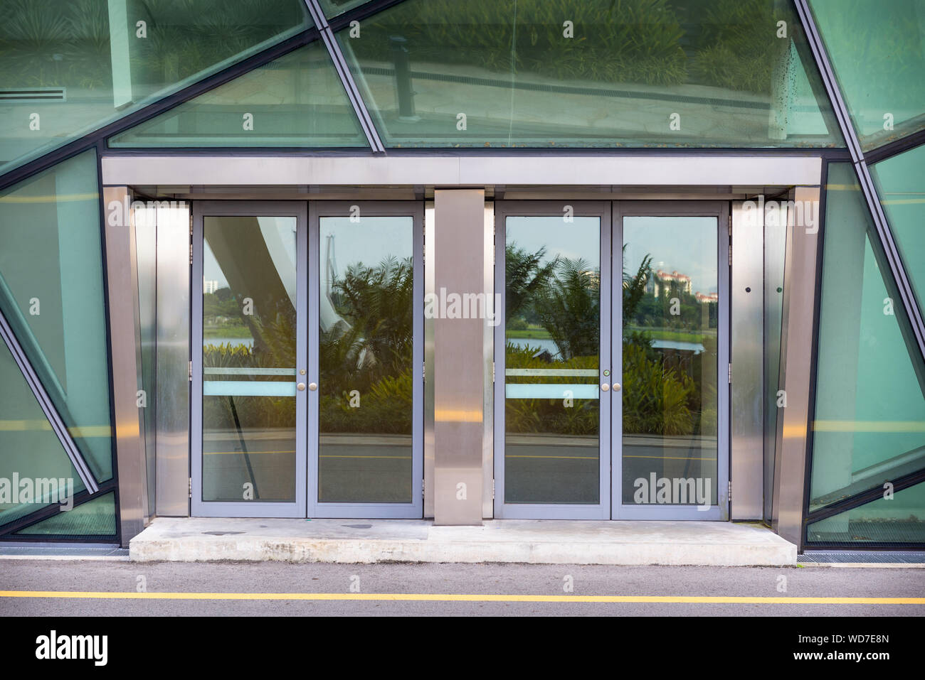 Aluminium Door and Transparency Glass for Entrance/Exit Gate, Modern