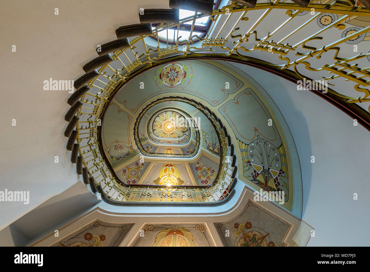 Art nouveau staircase hi-res stock photography and images - Alamy
