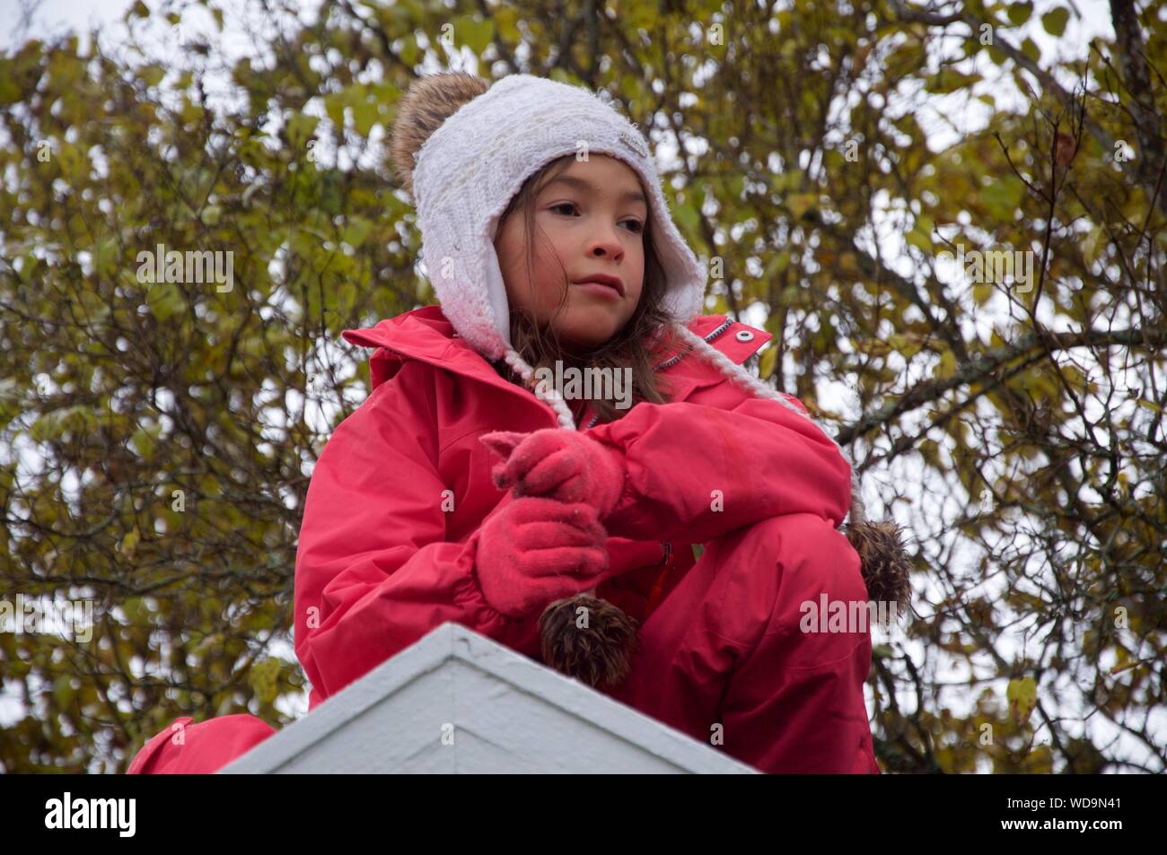 Girl sitting on wall low angle hi-res stock photography and images - Alamy