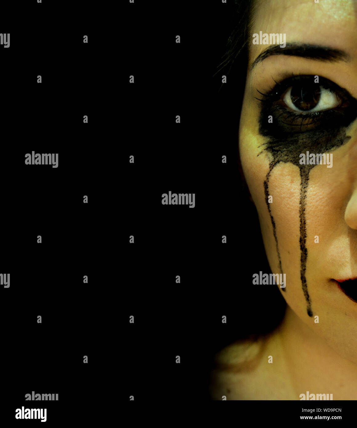 Woman crying mascara hires stock photography and images Alamy