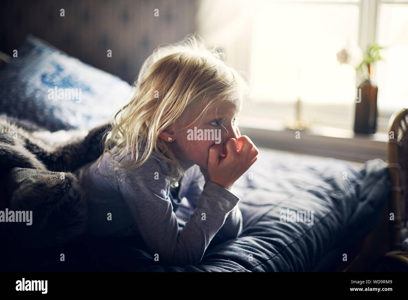 Girls lying on bed hand hi-res stock photography and images - Alamy