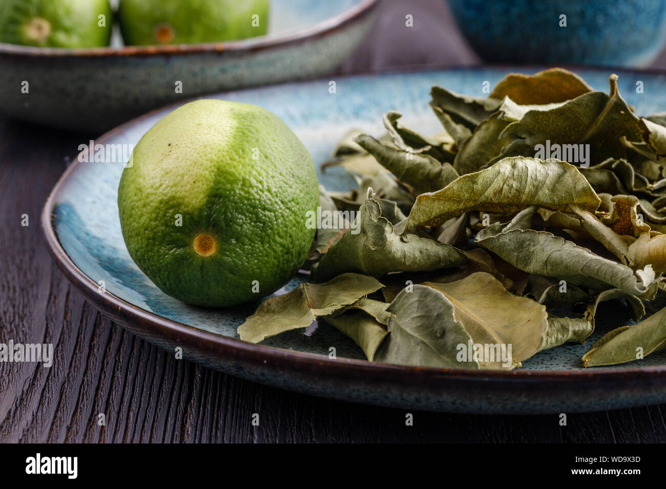 Fresh lime and dry leaf ready for cooking Stock Photo Alamy