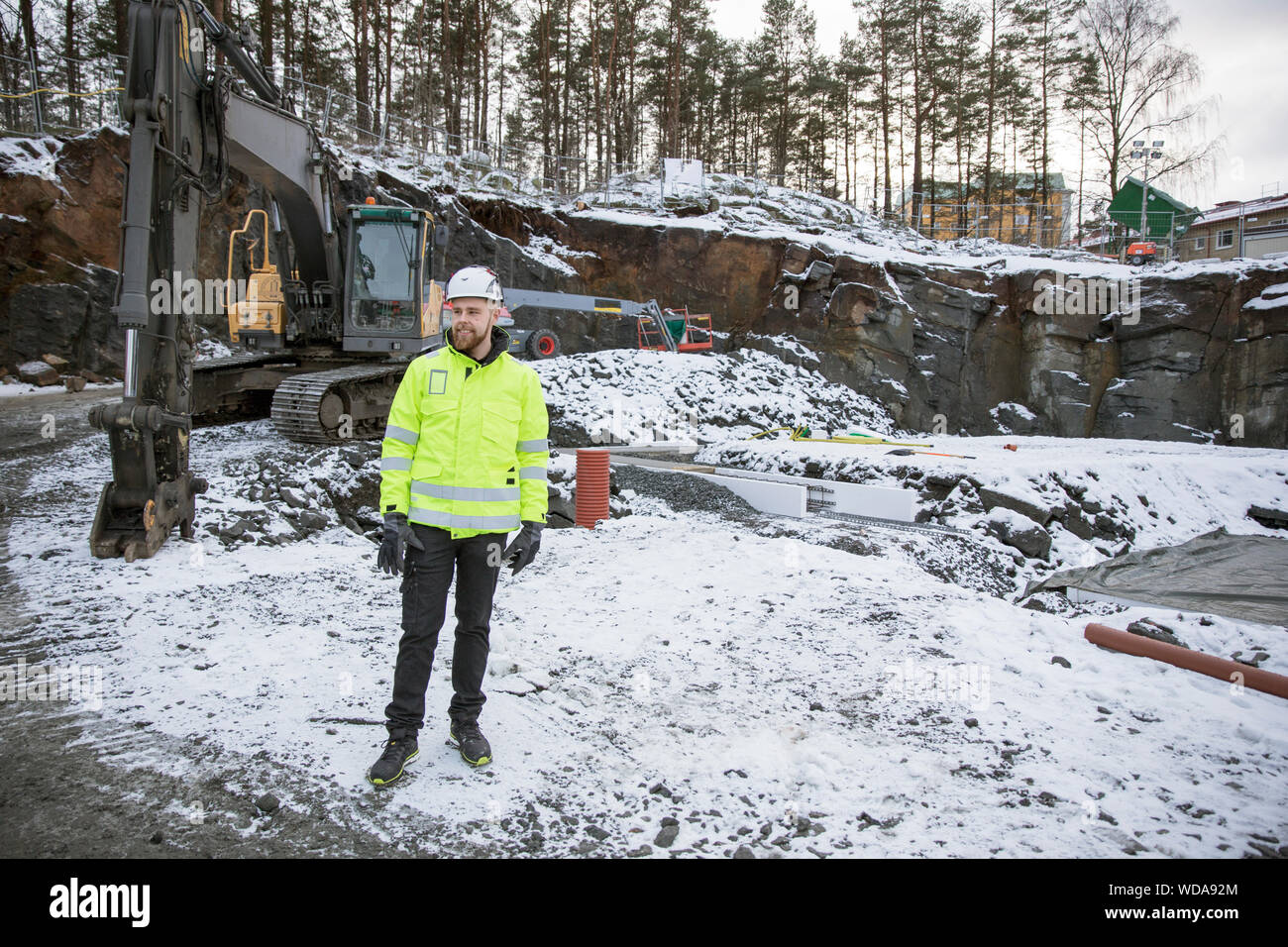 Construction worker snow winter hires stock photography and images Alamy