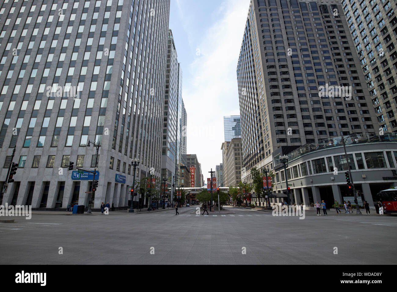 Downtown chicago main street hi-res stock photography and images - Alamy