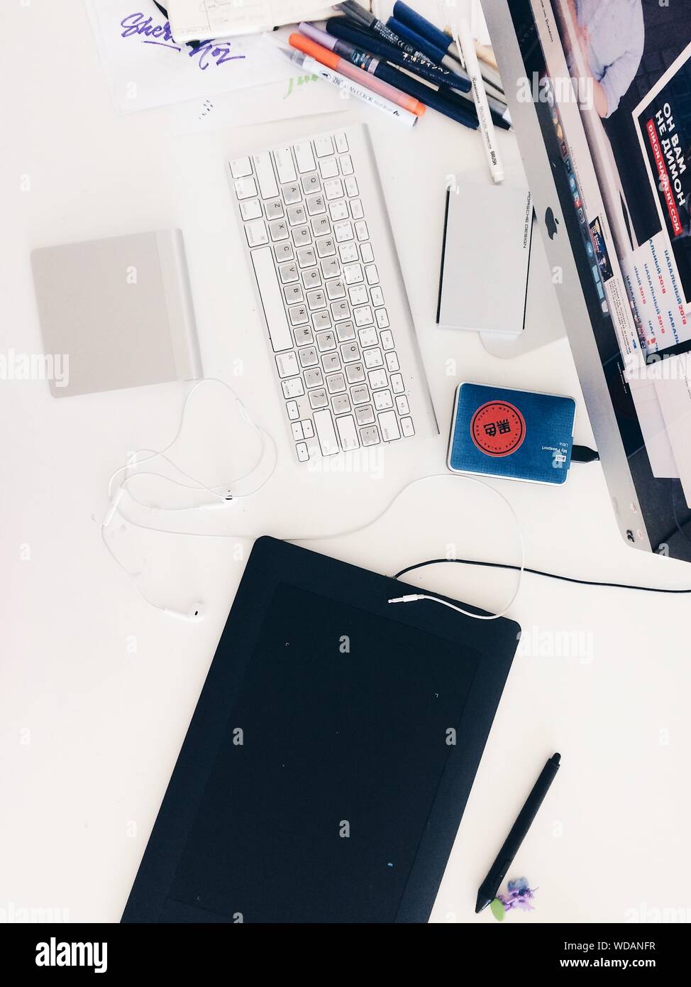 Desk objects hi-res stock photography and images - Alamy