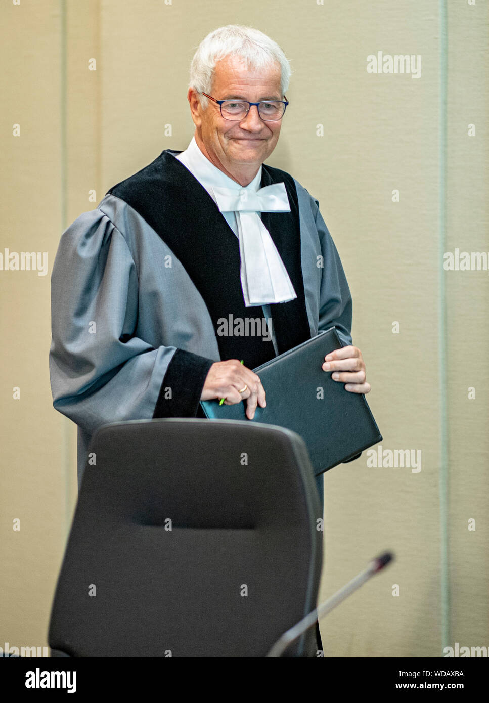 Schleswig, Germany. 29th Aug, 2019. Judge Bernhard Flor enters the courtroom of the state constitutional court before pronouncing a verdict in Doris von Sayn-Wittgenstein's suit against her exclusion from the AfD state parliamentary group. Sayn-Wittgenstein was not present at the Annunciation. Credit: Axel Heimken/dpa/Alamy Live News Stock Photo
