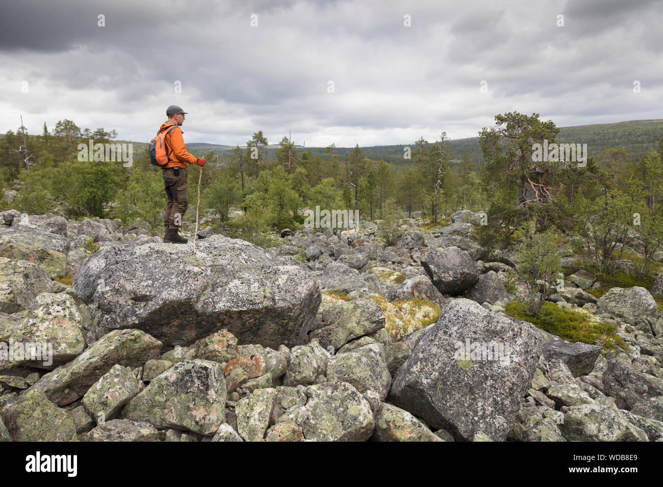 Men standing on rocks hi-res stock photography and images - Alamy