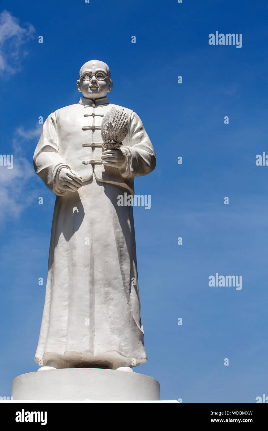 Vertical picture of the respected Statue Mr Tan Tock Seng in white colour, Singapore Stock Photo