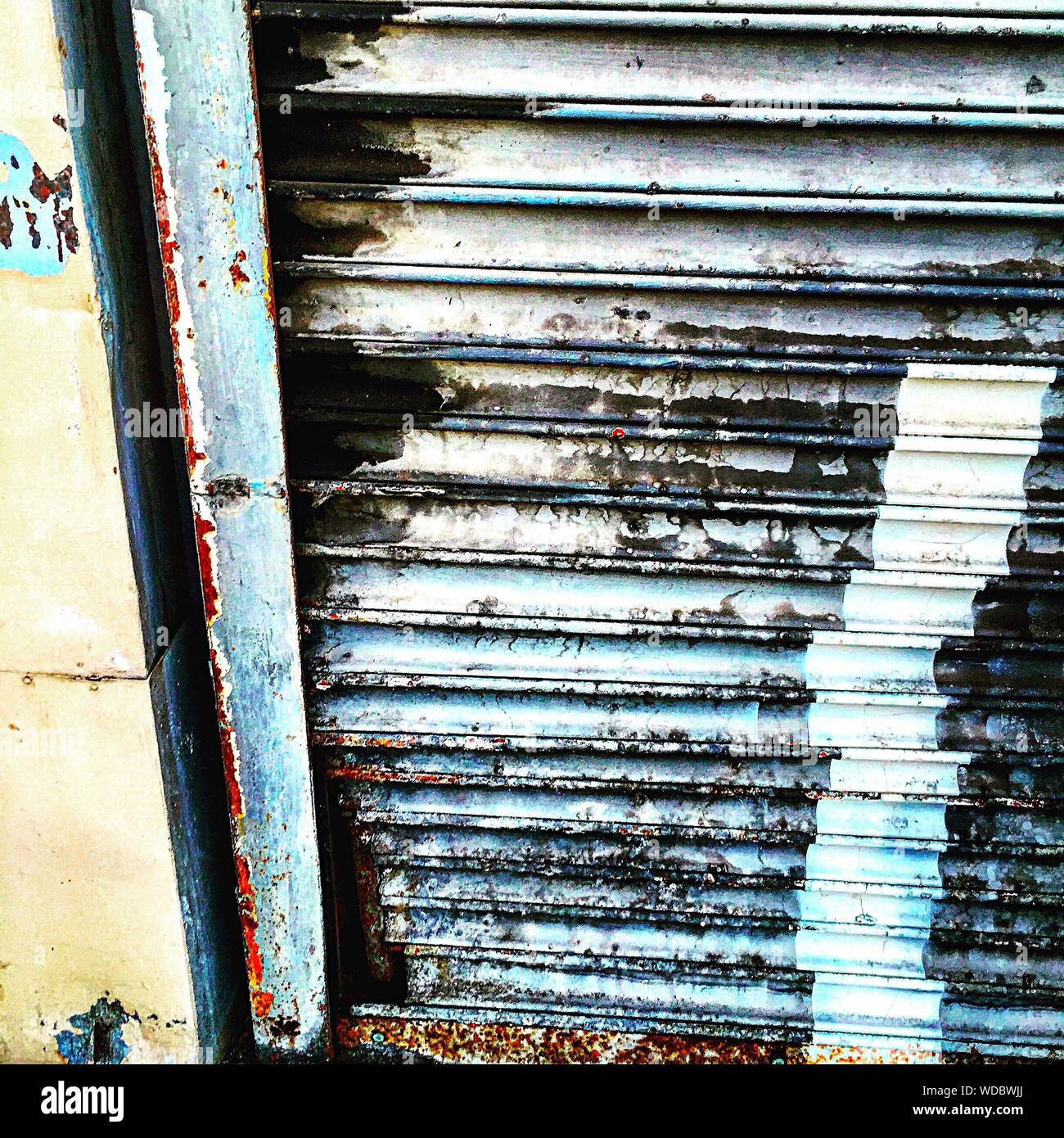 Garage shutter hires stock photography and images Alamy