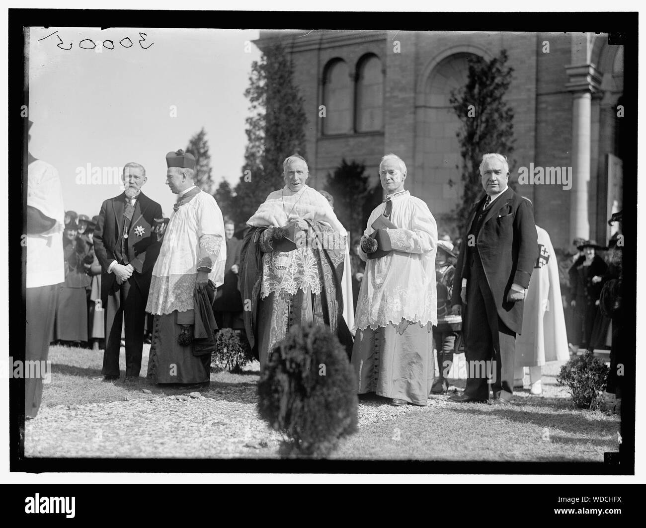 GIBBONS, JAMES, CARDINAL. EPISCOPAL JUBILEE FOR CARDINAL GIBBONS AT CATHOLIC UNIVERSITY. MONS. LEE OF ST. PATRICK'S CHURCH GIBBONS MONS. MACKIN. BOURKE COCHRAN IS LAYMAN AT RIGHT Abstract/medium: 1 negative : glass  5 x 7 in. or smaller Stock Photo
