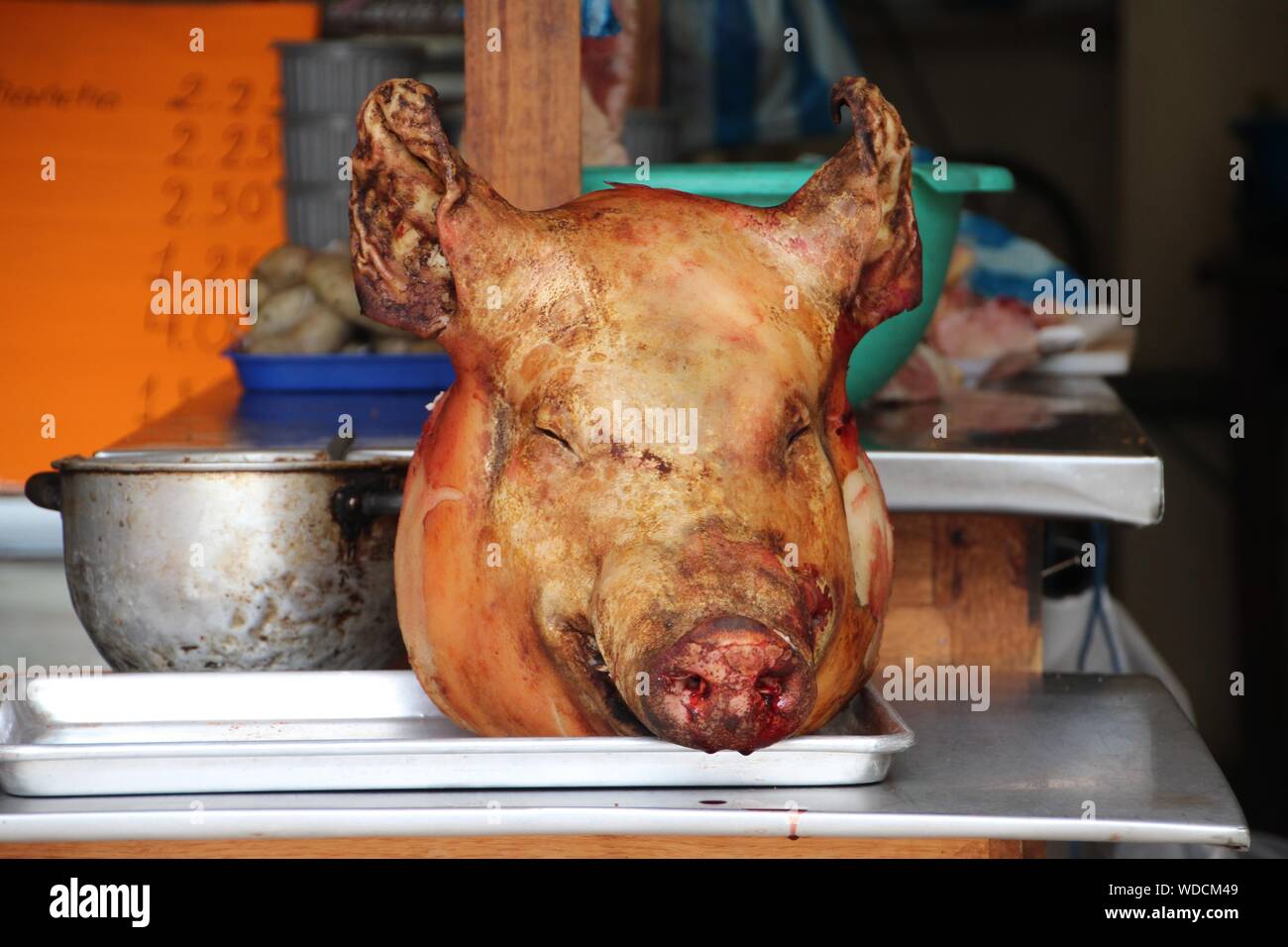 Dead pig head hires stock photography and images Alamy