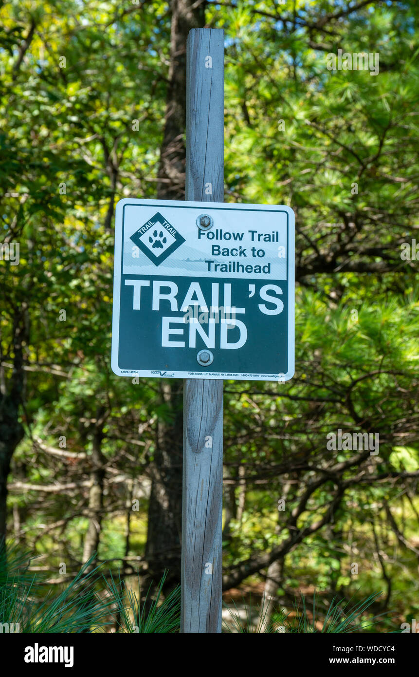 Hiking trail signs hi-res stock photography and images - Alamy