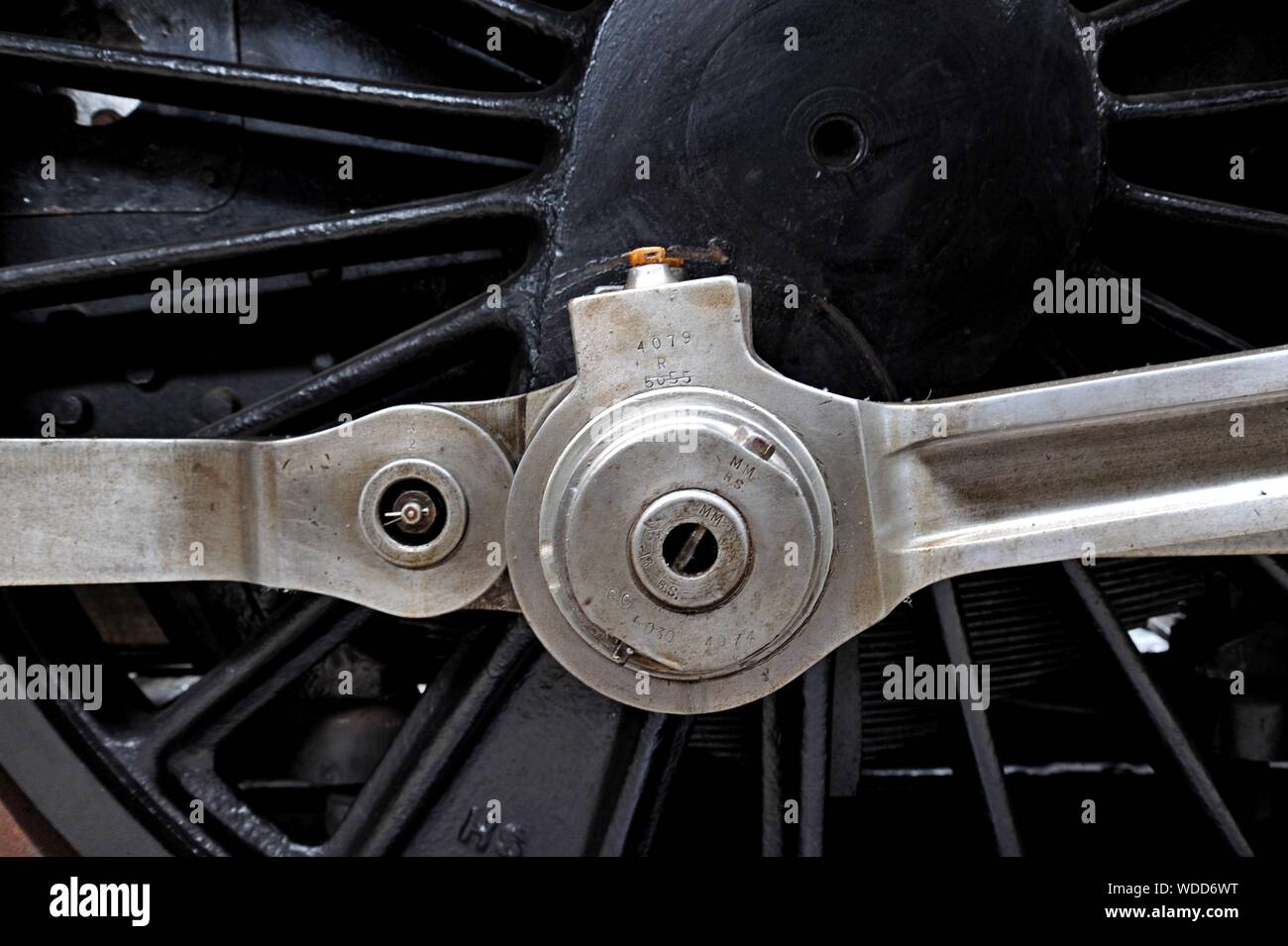 Coupling rods of Great Western Locomotive 4079 ‘Pendennis Castle’ at Didcot Railway Centre, Oxfordshire Stock Photo