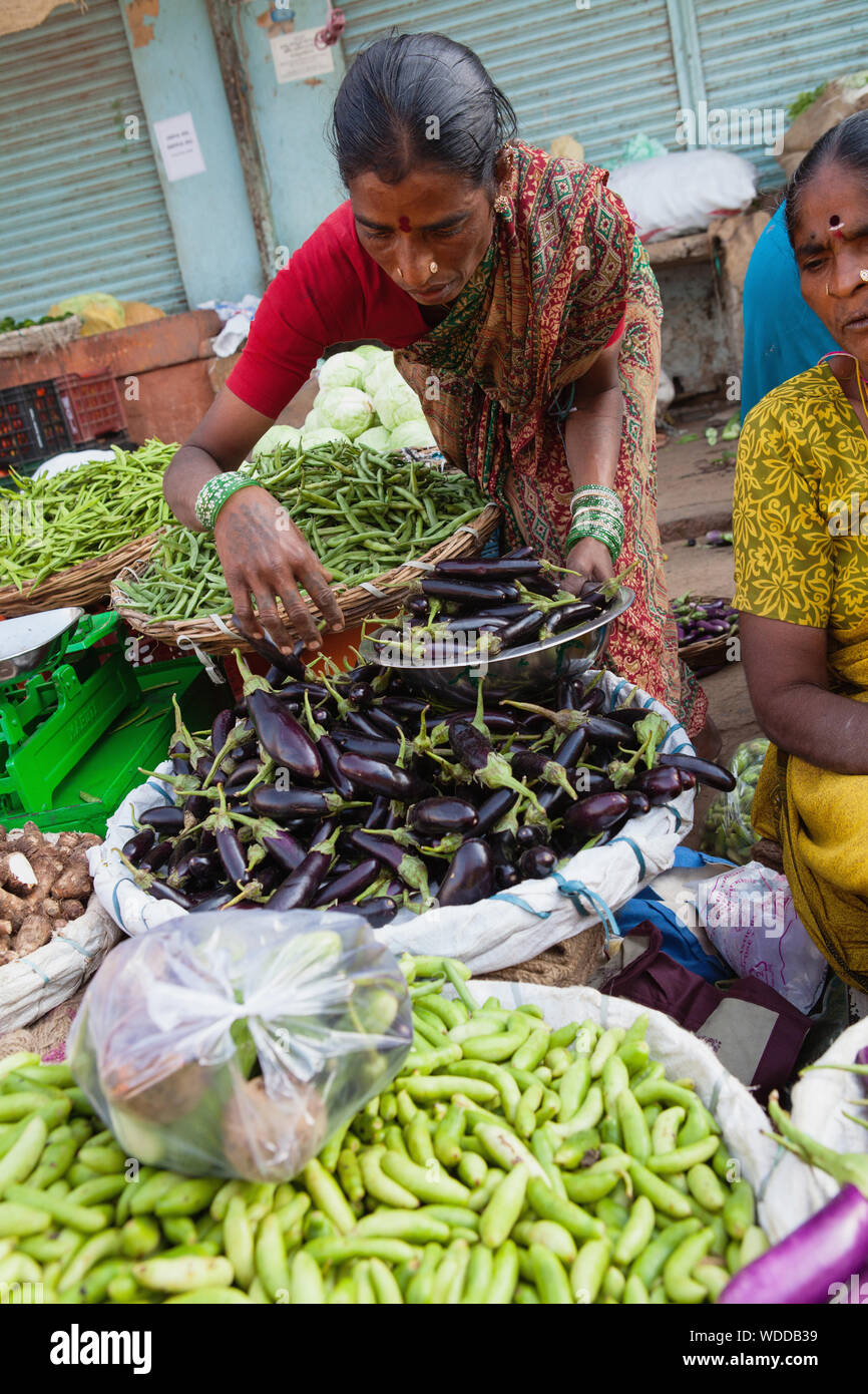India, Telengana, Secunderabad, Eggplant or aubergine vendor at the vegetable market in Secunderabad. Stock Photo
